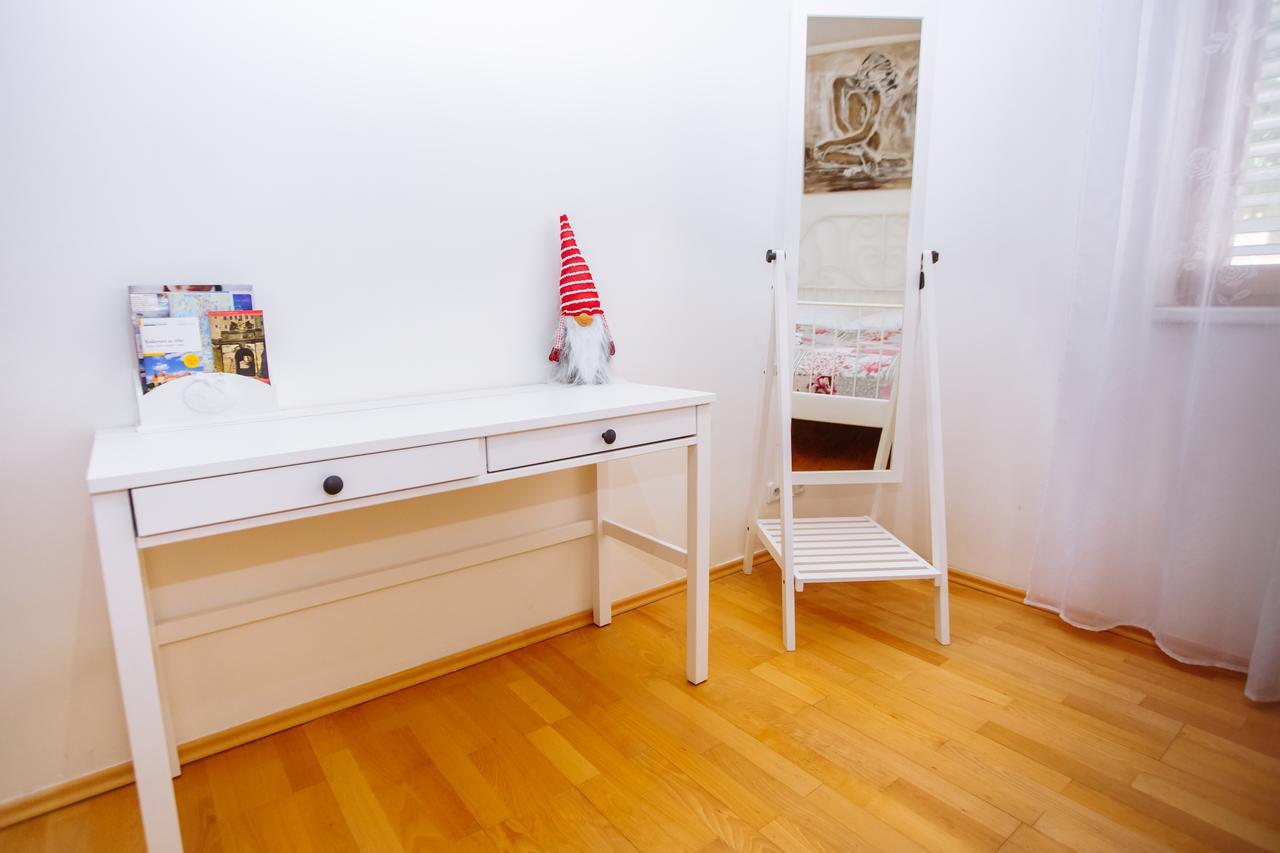 Beautiful Apartment In Central Residence Prag Exteriör bild