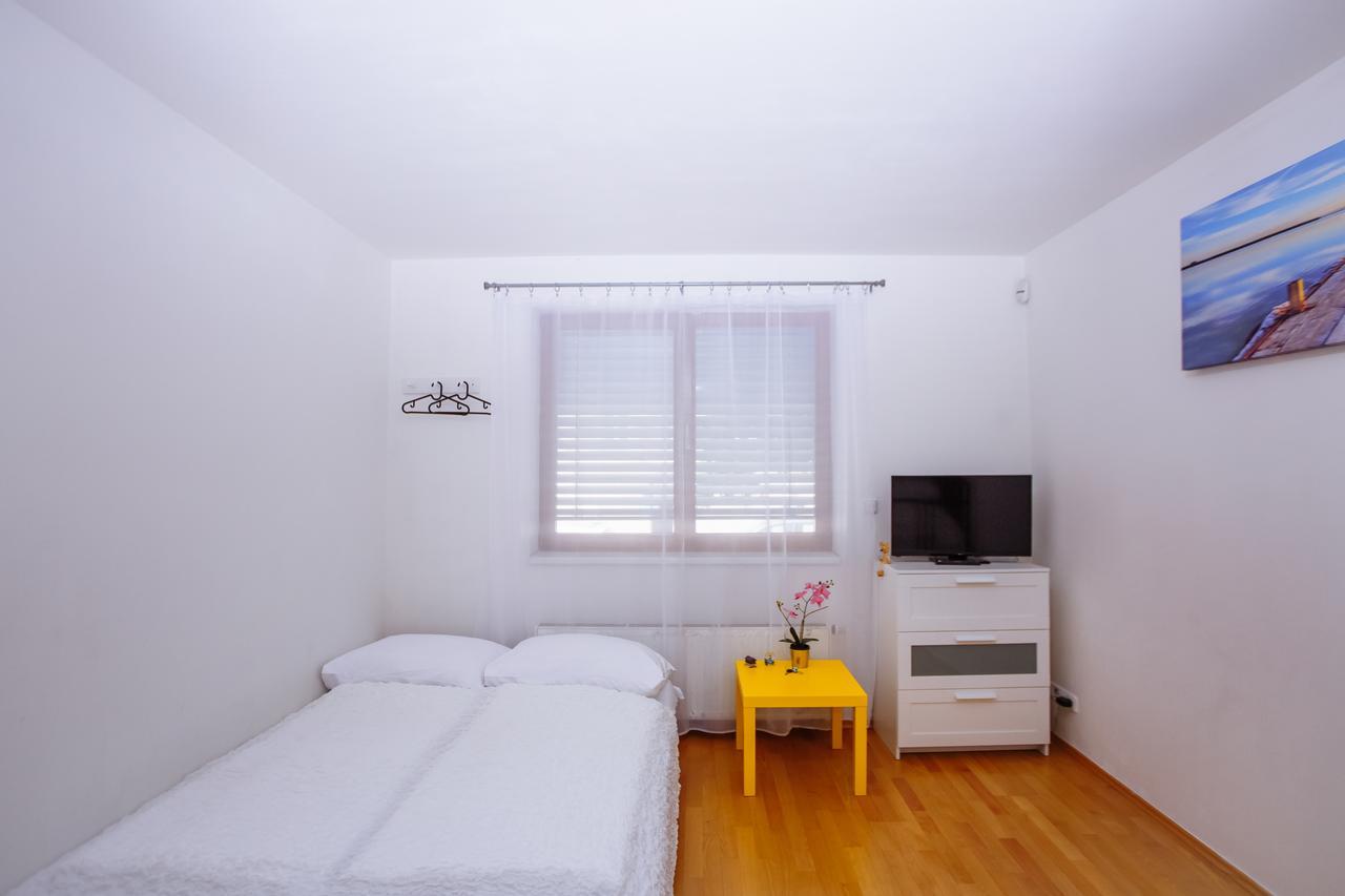 Beautiful Apartment In Central Residence Prag Exteriör bild