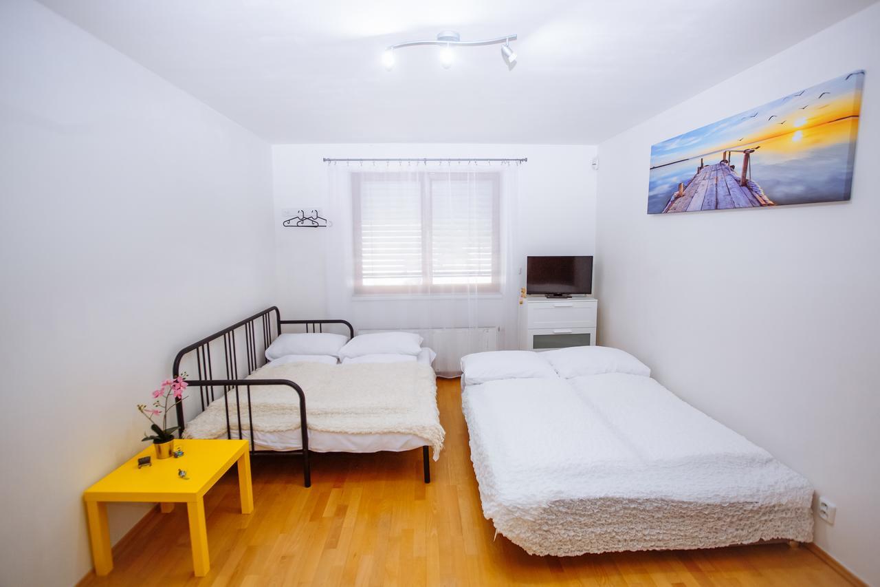 Beautiful Apartment In Central Residence Prag Exteriör bild