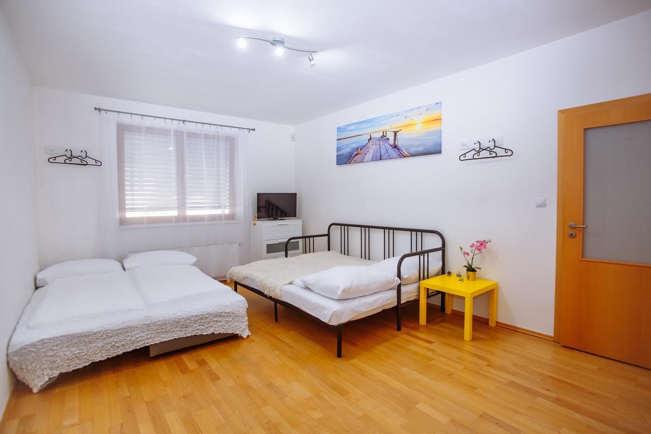 Beautiful Apartment In Central Residence Prag Exteriör bild