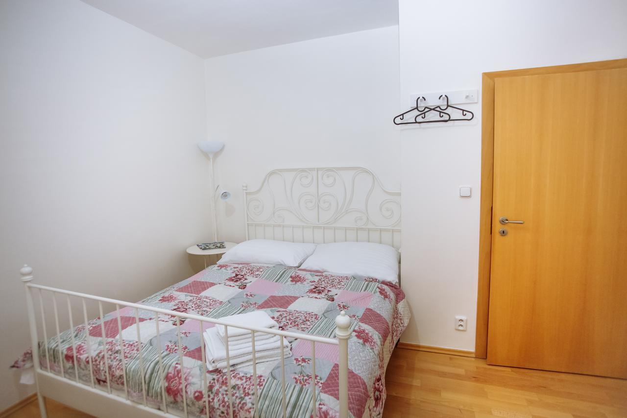 Beautiful Apartment In Central Residence Prag Exteriör bild
