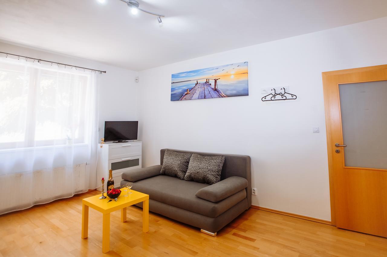 Beautiful Apartment In Central Residence Prag Exteriör bild