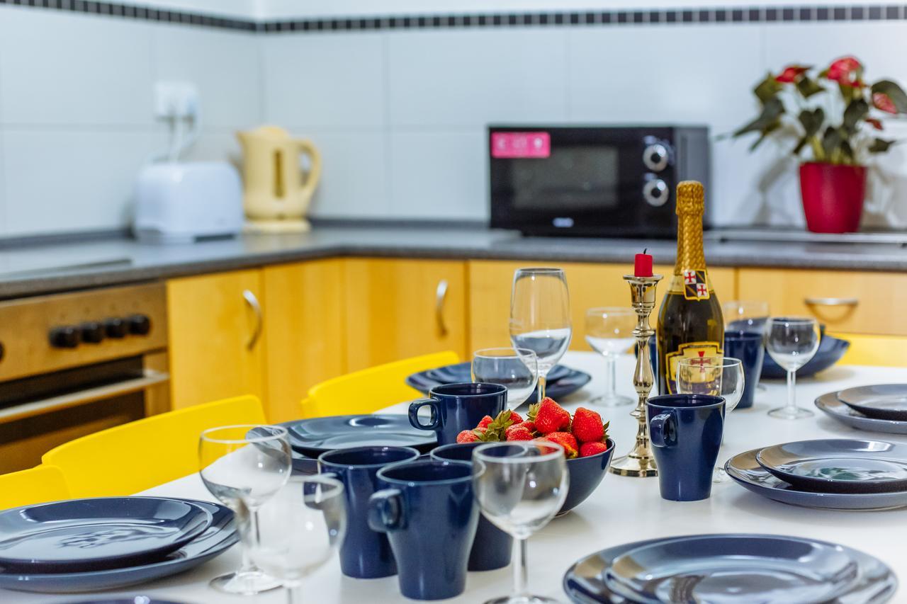 Beautiful Apartment In Central Residence Prag Exteriör bild