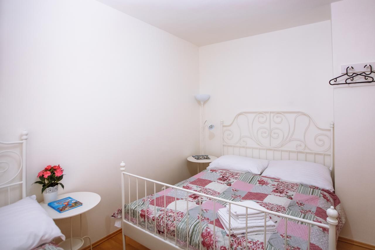 Beautiful Apartment In Central Residence Prag Exteriör bild