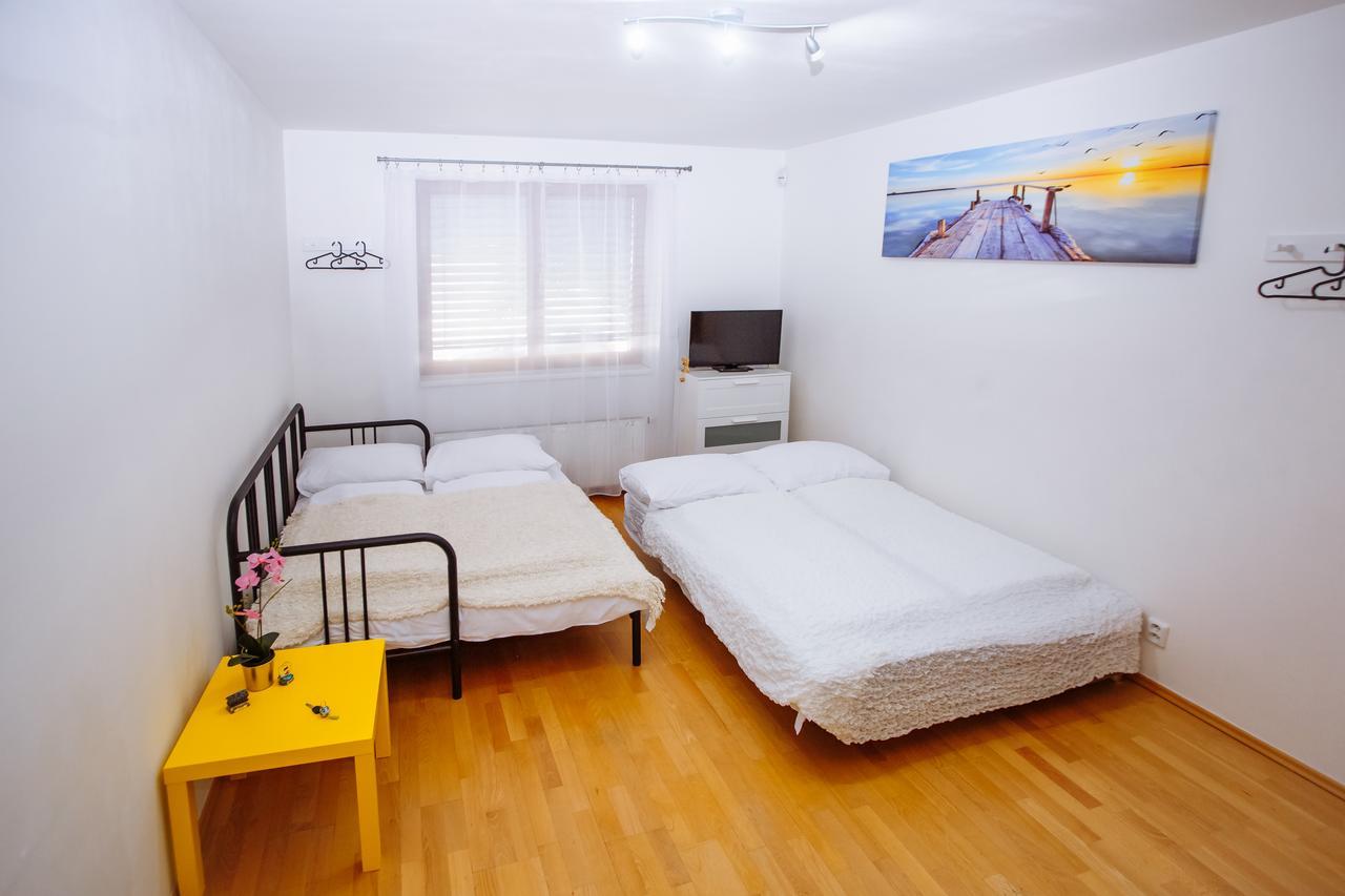 Beautiful Apartment In Central Residence Prag Exteriör bild
