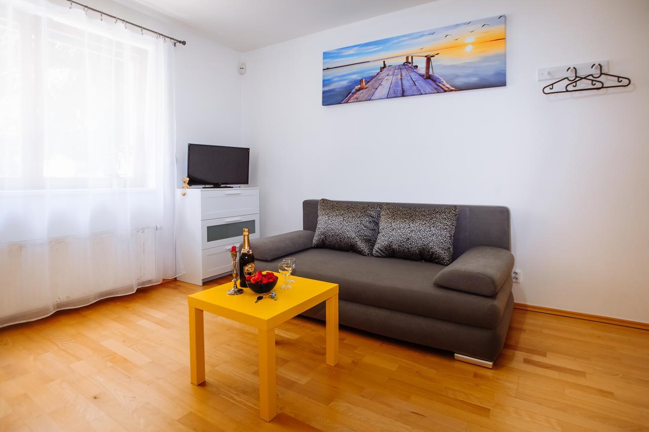 Beautiful Apartment In Central Residence Prag Exteriör bild