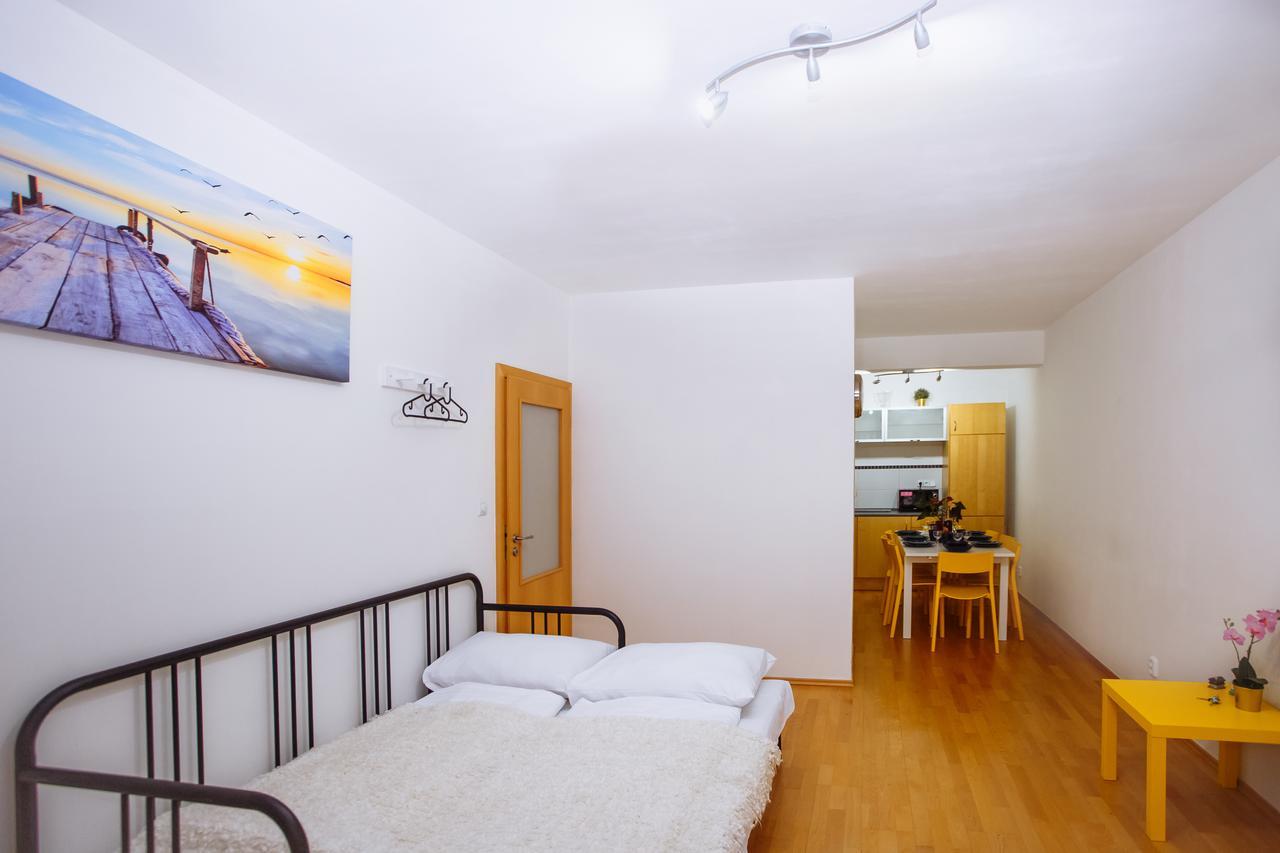 Beautiful Apartment In Central Residence Prag Exteriör bild